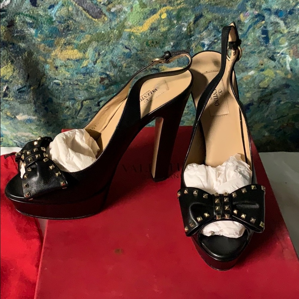 Valentino 38 EU 7 USA Studded Black Peekaboo Heels